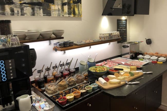 Gevarieerd ontbijtbuffet