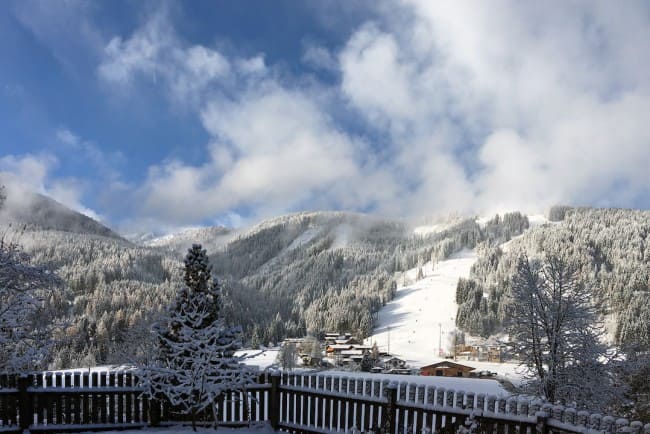 Uitzicht vanuit Villa 7 op de skipiste in Flachau